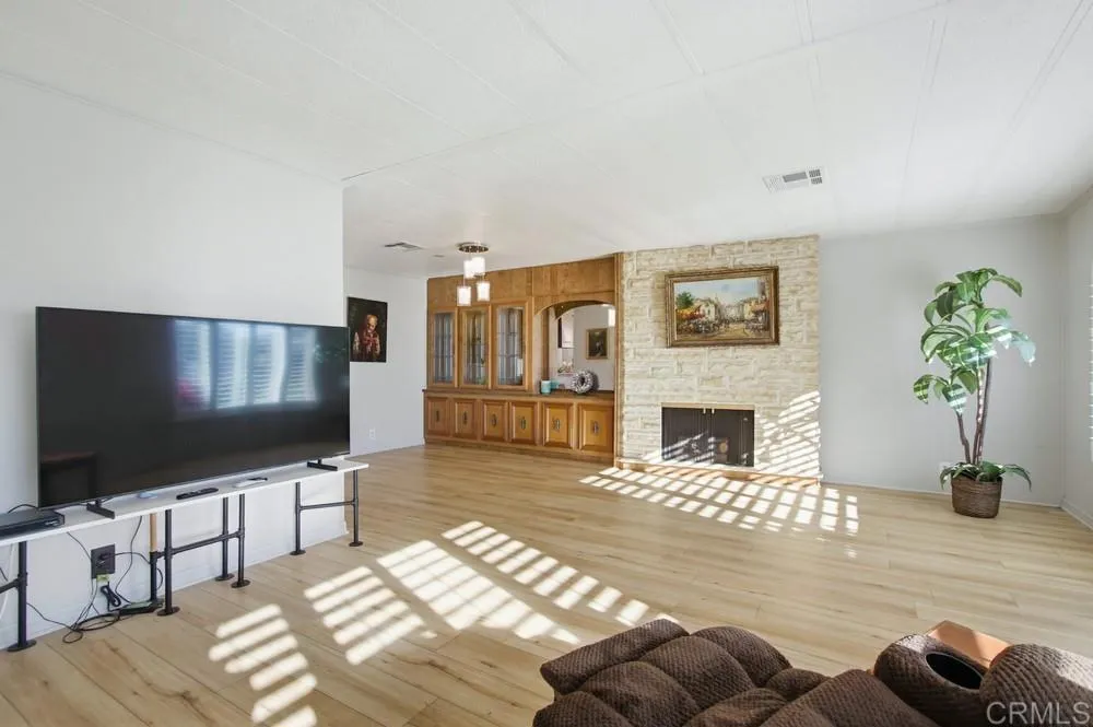 https://cdn.realtyfeed.com/cdn/127/306603233/00ed0879dd06f6f9707d54a98da20885.webp