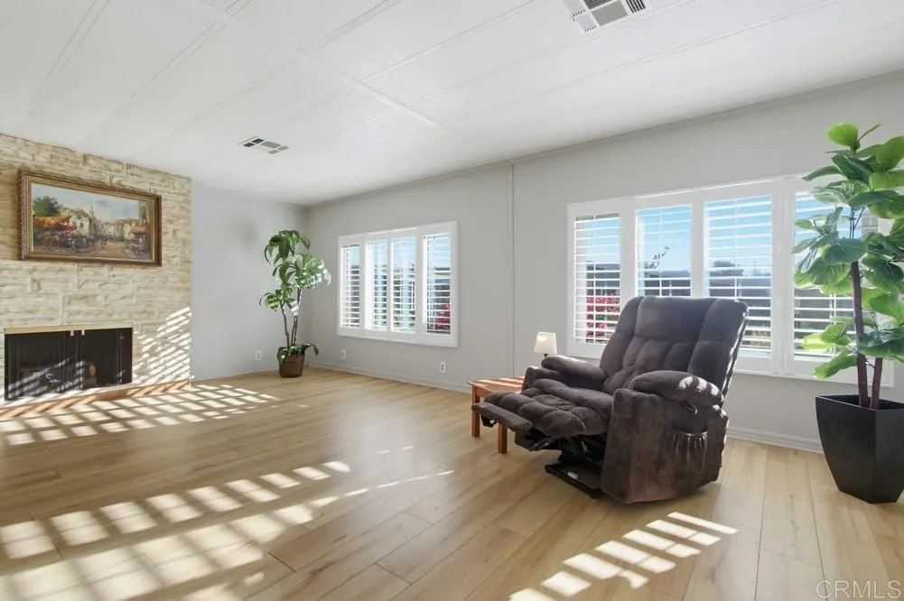https://cdn.realtyfeed.com/cdn/127/306603233/48b81cf6c35945af6daca3f7f4aa0644.webp