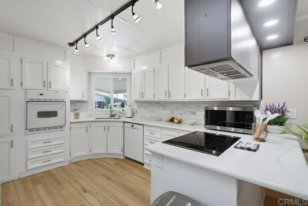 https://cdn.realtyfeed.com/cdn/127/306603233/50a0762571d078238f12b4d7dde648ec.webp