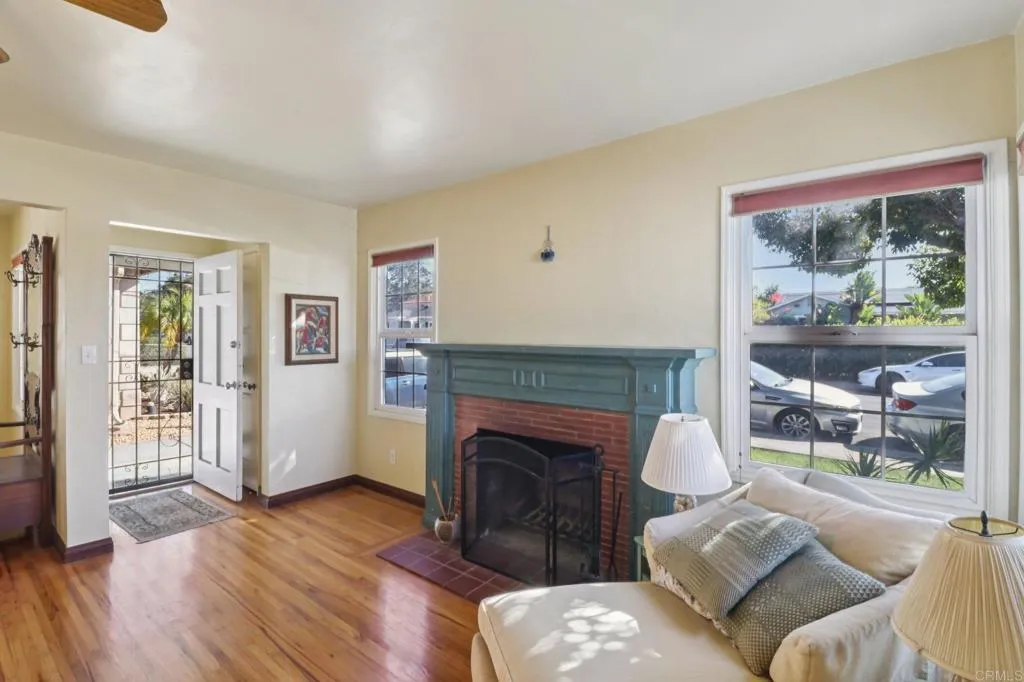 https://cdn.realtyfeed.com/cdn/127/306603252/28dcd3c344c778be28f84b9507dc1634.webp