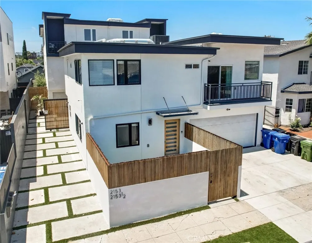 listing main picture