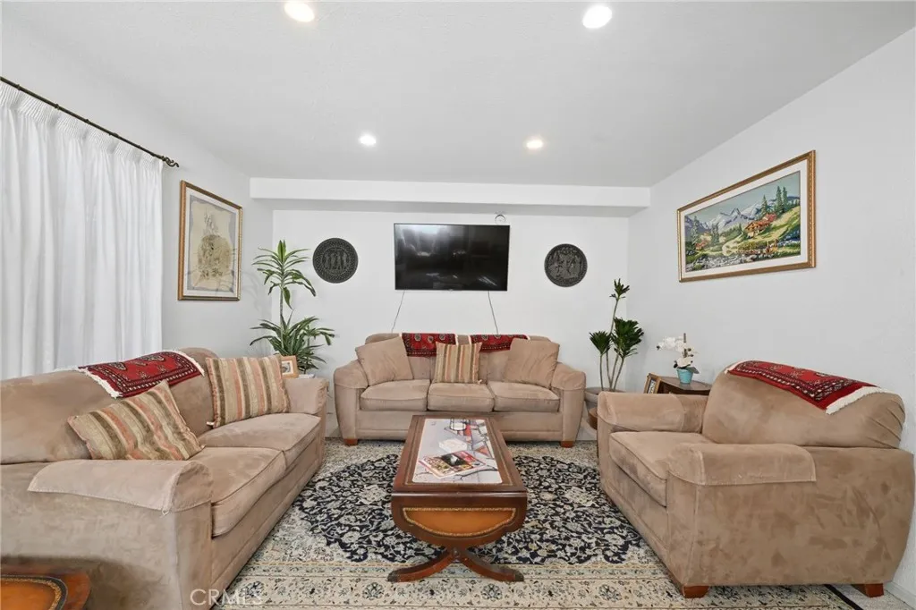 https://cdn.realtyfeed.com/cdn/127/306603290/31acc3755084ba096697cae1fc774a10.webp