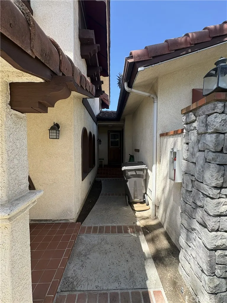 246 E Hullett Street, Long Beach, CA 90805 - Photo 5 of 11, Long Beach, CA