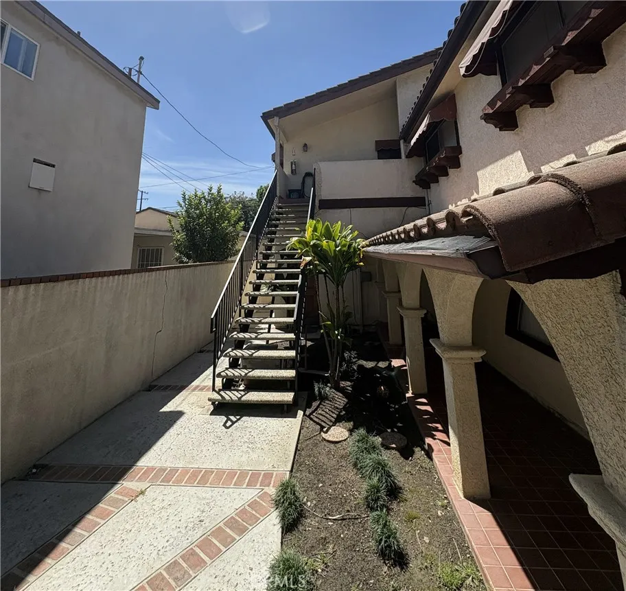 246 E Hullett Street, Long Beach, CA 90805 - Photo 4 of 11, Long Beach, CA