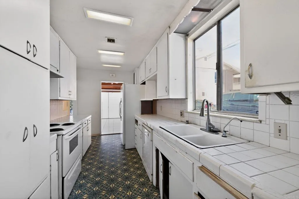 https://cdn.realtyfeed.com/cdn/127/306603396/e71177a871fb85b1789f0c60c1a77d49.webp