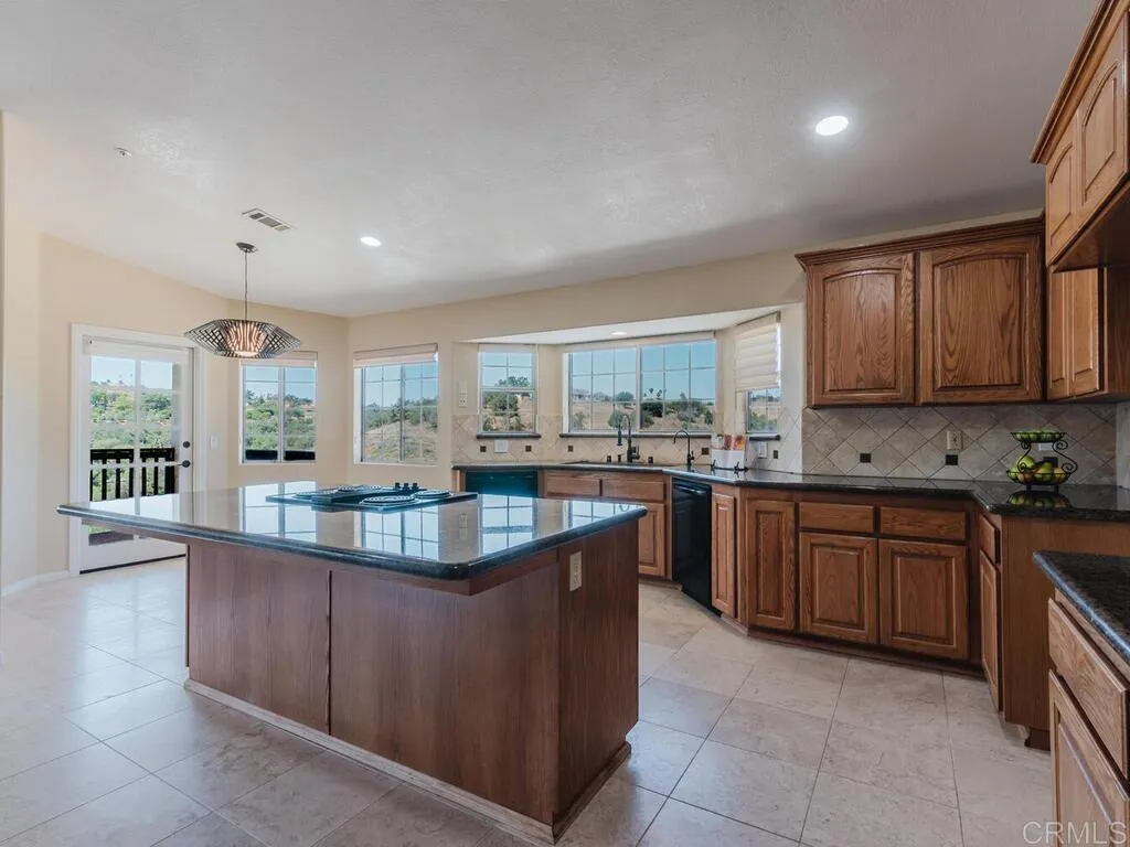 https://cdn.realtyfeed.com/cdn/127/306603586/0340047457980025861c0d09d19951b2.webp