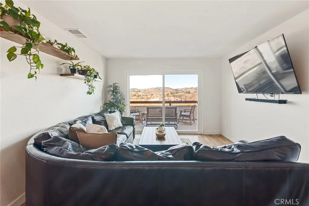 https://cdn.realtyfeed.com/cdn/127/306603640/01a458f3e1c72ec8753c55f781d0c462.webp