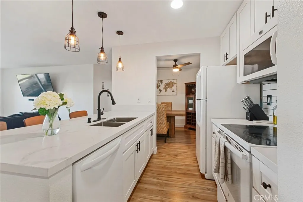 https://cdn.realtyfeed.com/cdn/127/306603640/85cb6586c19ef22fdcf50f44a46c5afb.webp