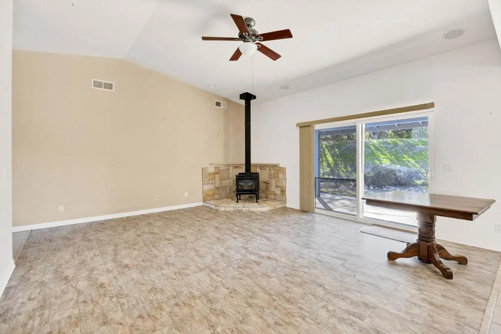 https://cdn.realtyfeed.com/cdn/127/306603888/c594a085fa421ab580a2d9c7c2ce6e93.webp