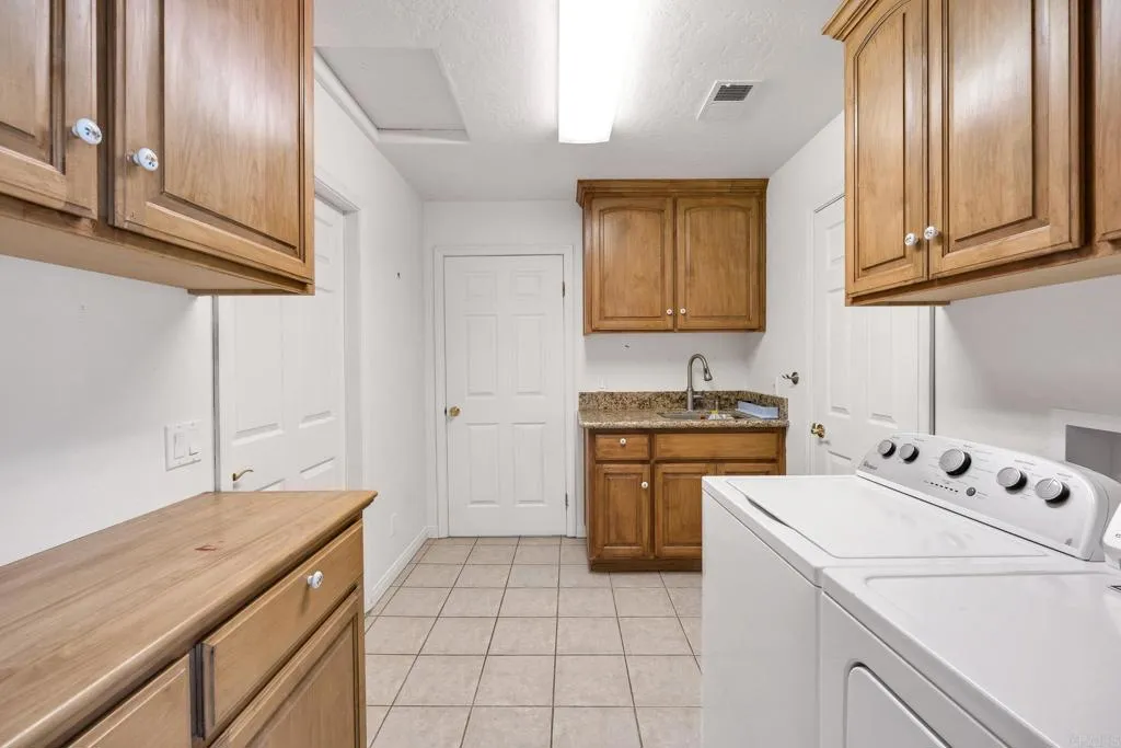 https://cdn.realtyfeed.com/cdn/127/306603888/de3340bdc61b695554eeb5963ce9631c.webp