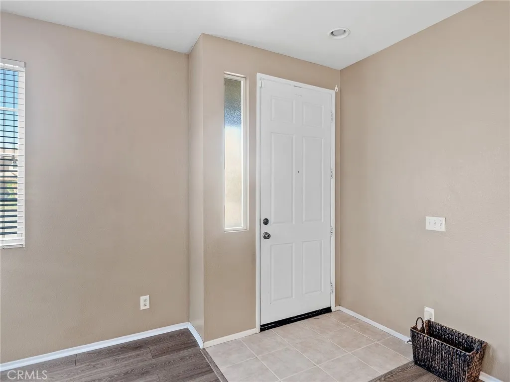 15647 Choctaw Court, Victorville, CA 92395 - Photo 5 of 35, Victorville, CA