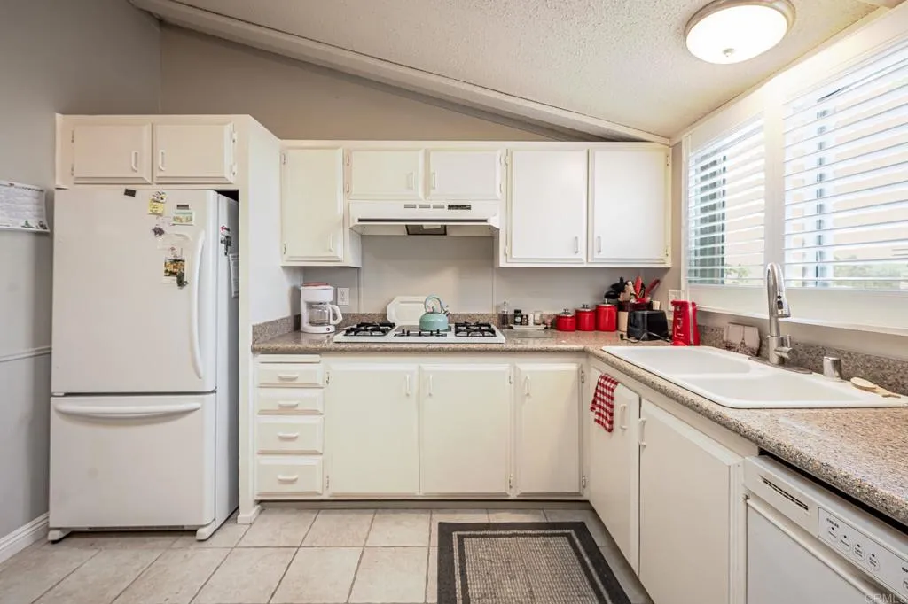https://cdn.realtyfeed.com/cdn/127/306604273/76ce4403c1f77163ac3887031c2499b7.webp