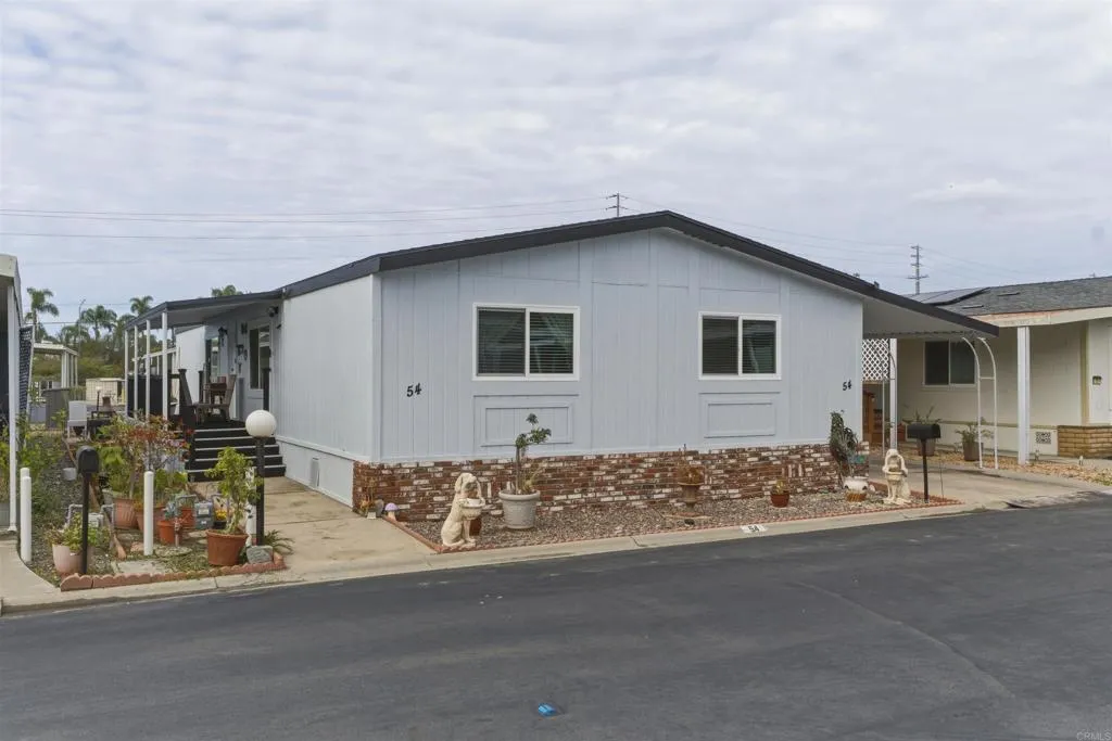 200 S Emerald Unit 54, Vista, CA 92081 - Main photo, Vista, CA