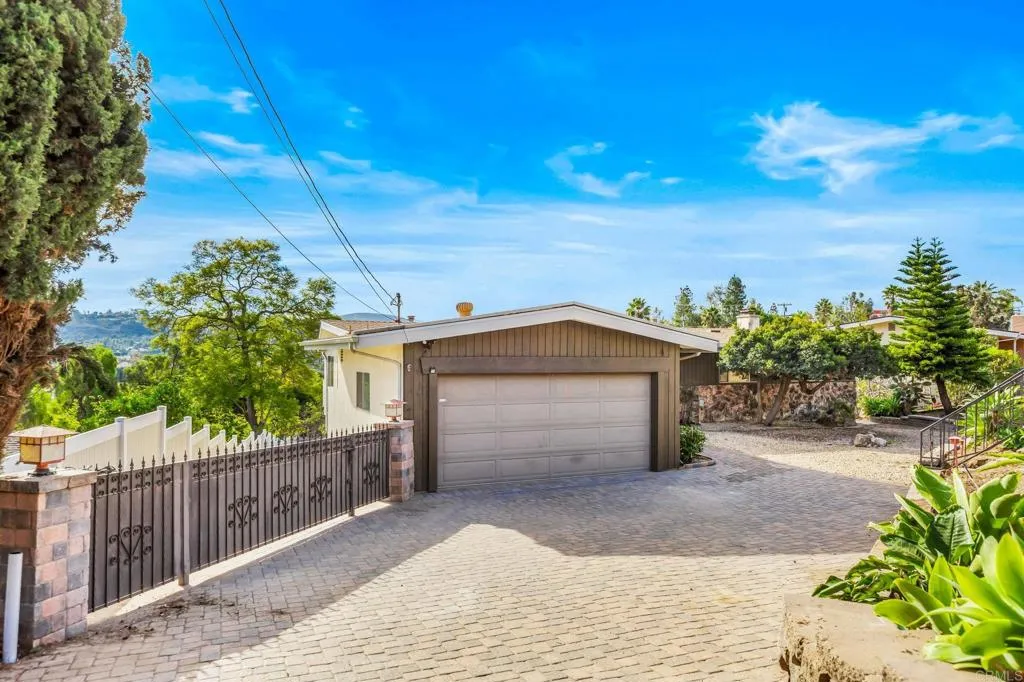 https://cdn.realtyfeed.com/cdn/127/306604897/8b8033a42ac7adb181f714b45a3aca40.webp