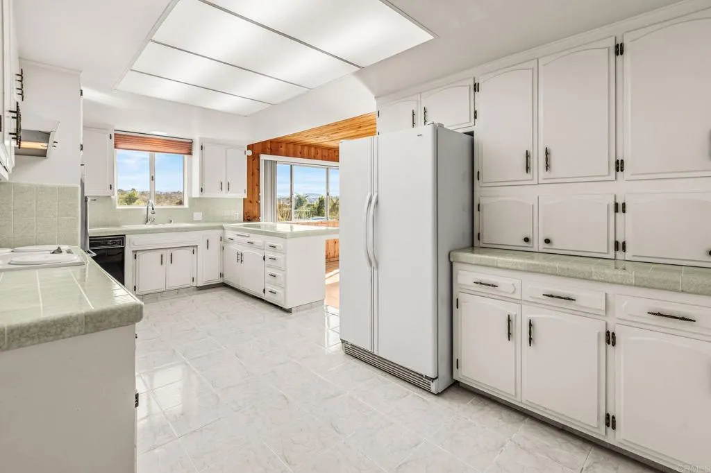 https://cdn.realtyfeed.com/cdn/127/306604897/931720db0e718f03e3a8e3621292f137.webp