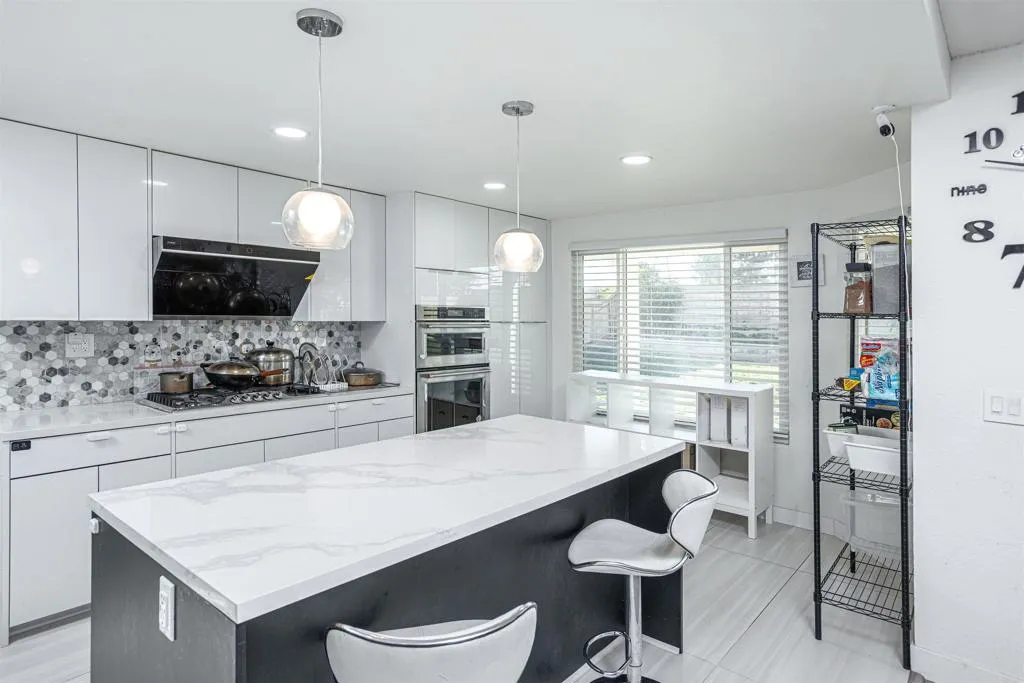 https://cdn.realtyfeed.com/cdn/127/306604997/1eb4b47e145f23876a8e7992c8430af9.webp