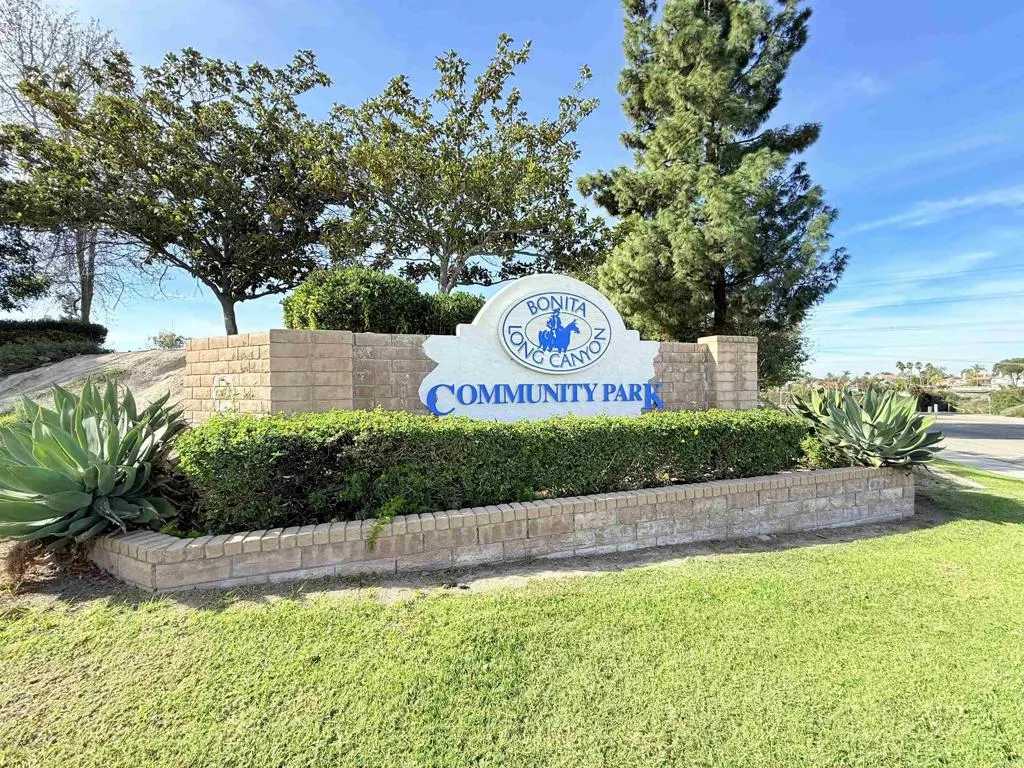 https://cdn.realtyfeed.com/cdn/127/306604997/521a79f1e703bcab9896f71007b8cf40.webp