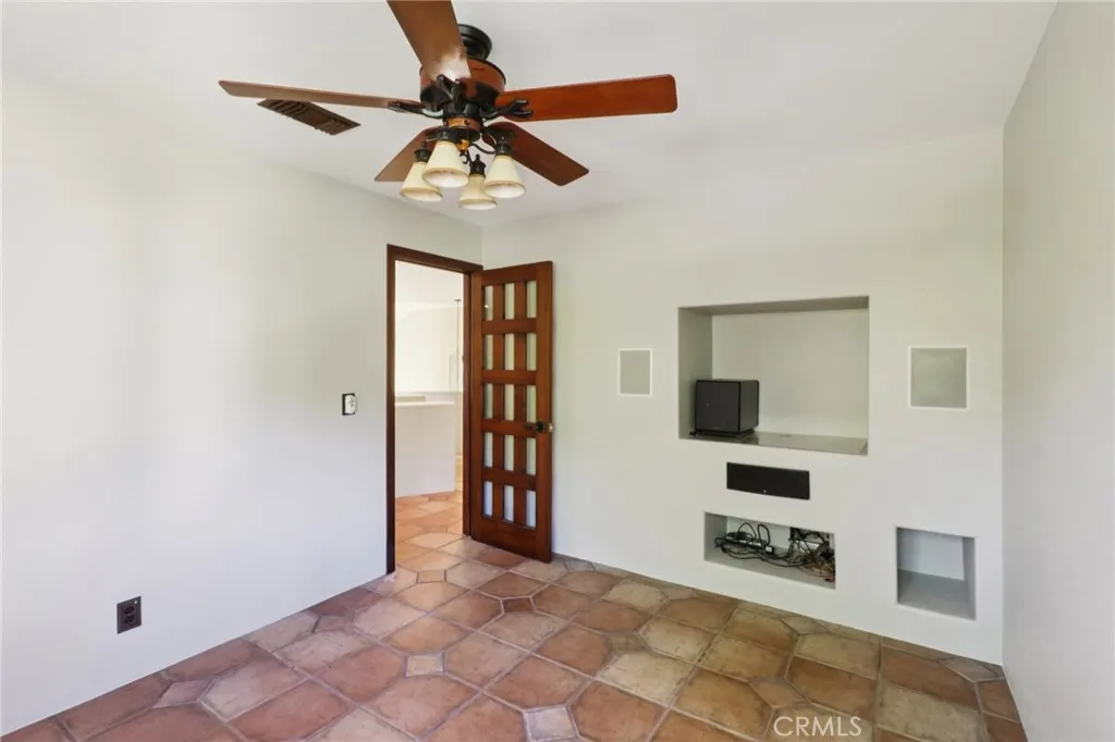 https://cdn.realtyfeed.com/cdn/127/306605177/ef4da7622f9c1e4f23a1972767b5974c.webp