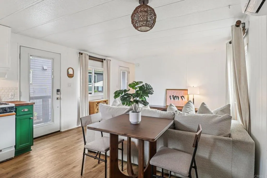 https://cdn.realtyfeed.com/cdn/127/306605181/f5f7bd41f451388d987185155cf270f2.webp