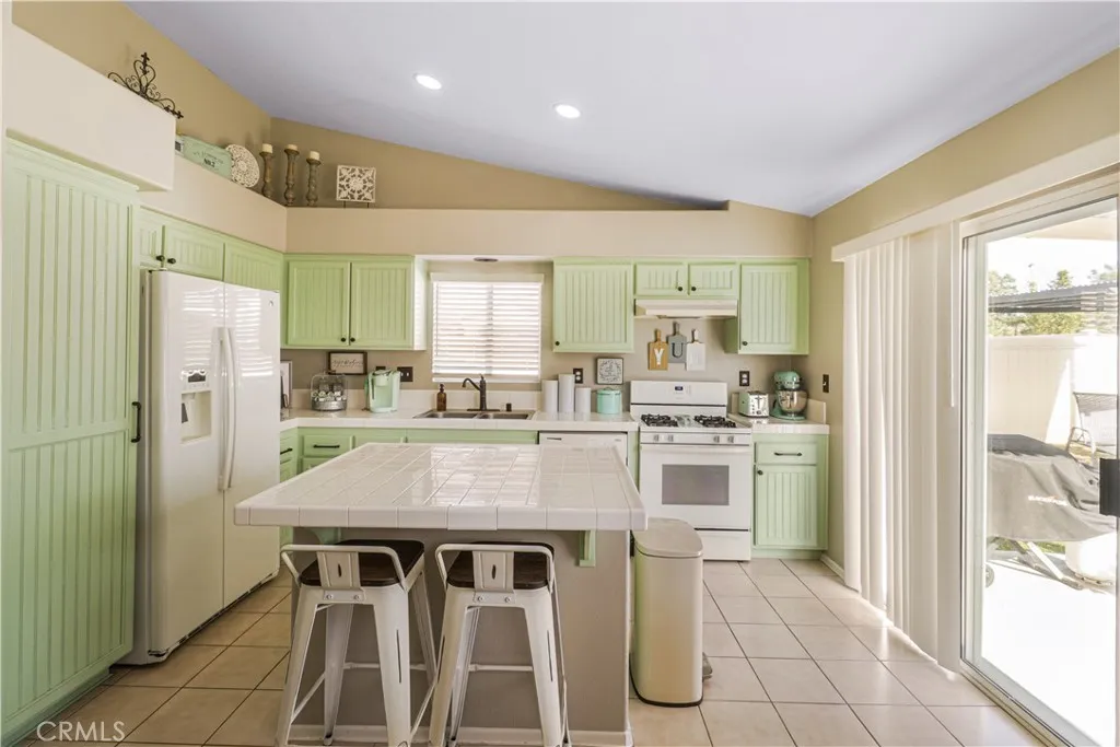 https://cdn.realtyfeed.com/cdn/127/306605191/44f32998ab440fbe02bf521794060647.webp