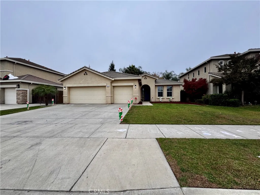 2945 W Vine, Visalia, CA 93291