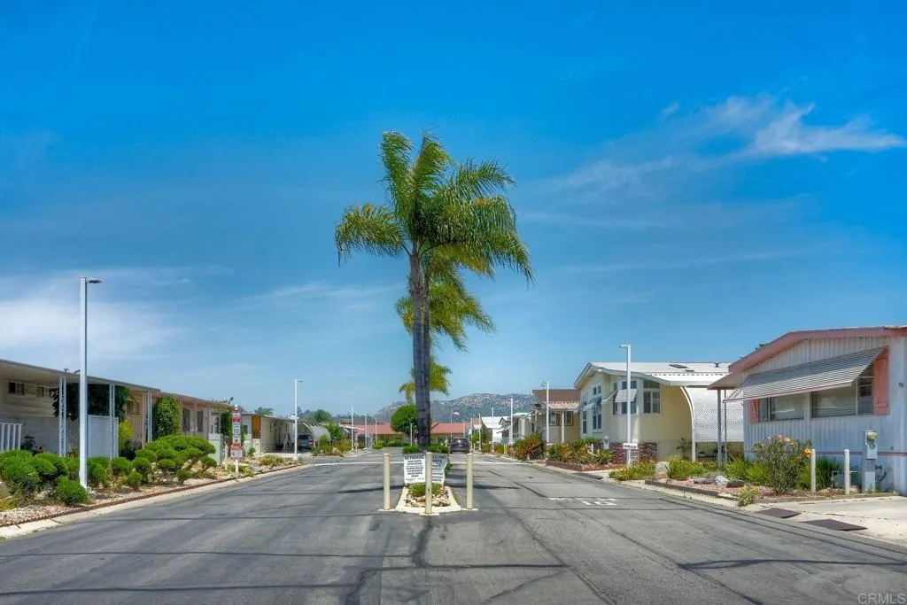 https://cdn.realtyfeed.com/cdn/127/306605385/85cba8297dc39f6e8ca8c8d7557e59b0.webp
