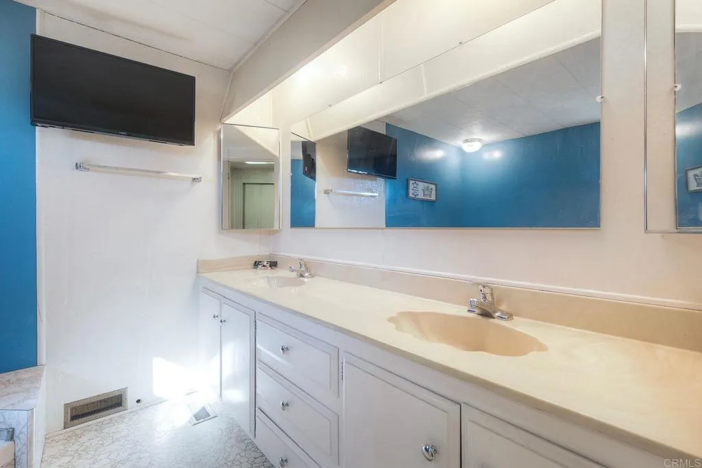 https://cdn.realtyfeed.com/cdn/127/306605385/fd18b48c77c1d96598b45f7db465c1e3.webp