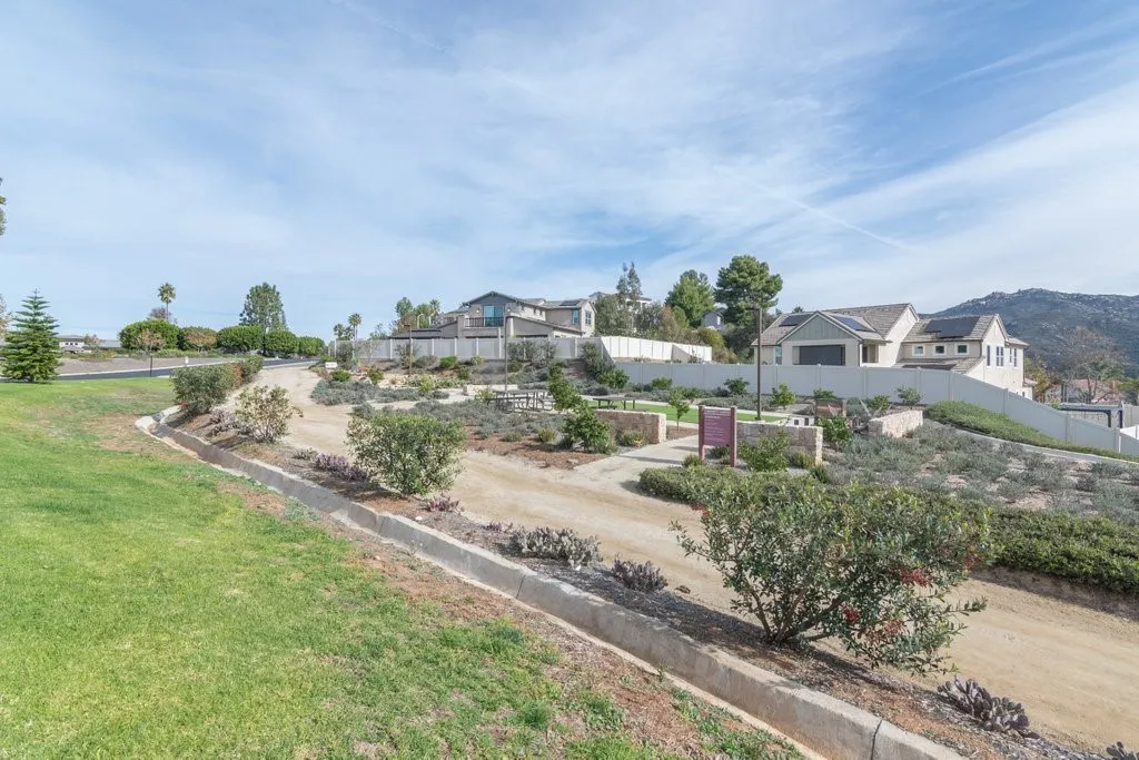 https://cdn.realtyfeed.com/cdn/127/306605405/fe6bc53c6088861918121627e4a3ad65.webp