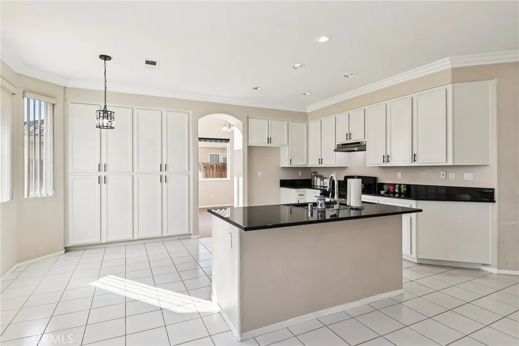https://cdn.realtyfeed.com/cdn/127/306605556/15fae0a91b7f7559c53cd6d4eca60766.webp