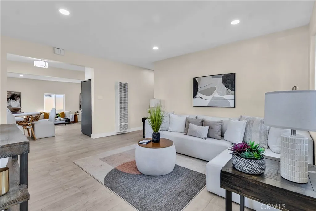 https://cdn.realtyfeed.com/cdn/127/306605559/bb907c4f8e15ec5623fbb8a2151ea6d8.webp