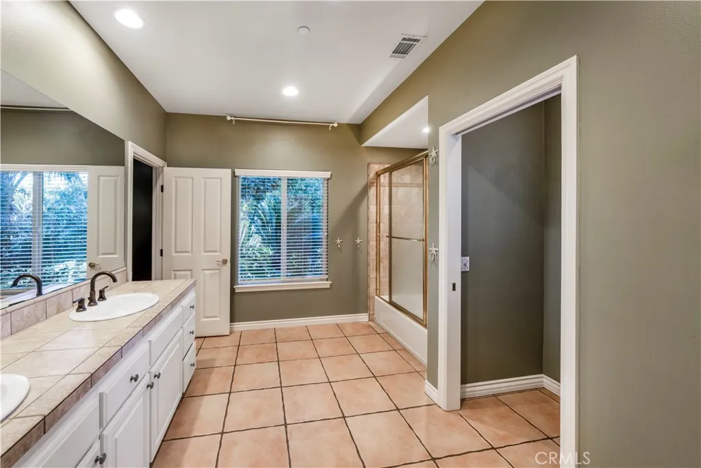 https://cdn.realtyfeed.com/cdn/127/306605673/35cf32d0274109f515d9ac24cf8965b6.webp