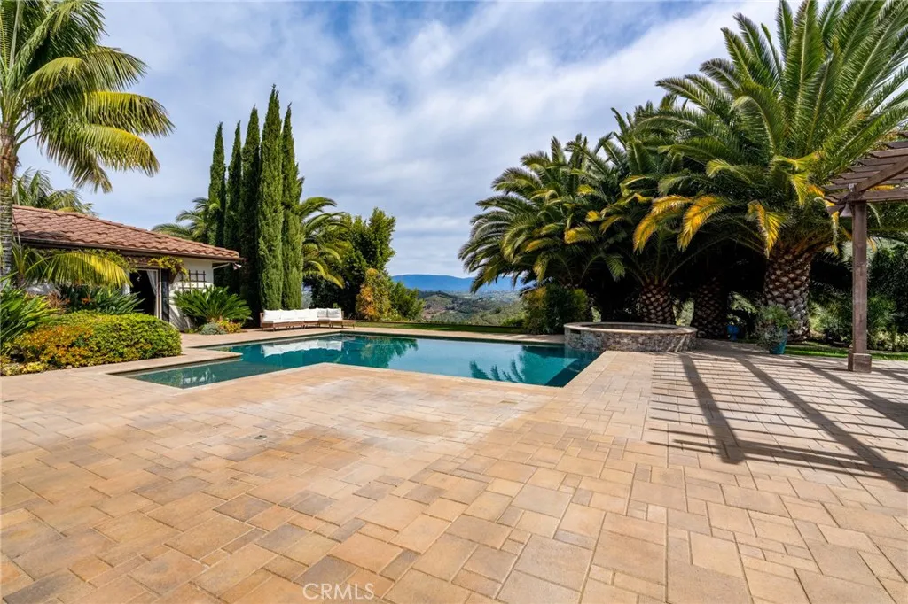 https://cdn.realtyfeed.com/cdn/127/306605673/9bea44630b8041f72a653ad2b6d87a9d.webp