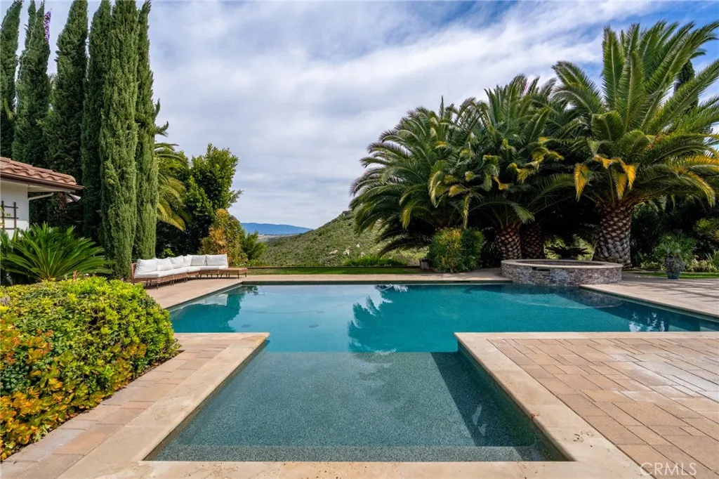 https://cdn.realtyfeed.com/cdn/127/306605673/eb93c95648141171f5f6e855ea550e1a.webp
