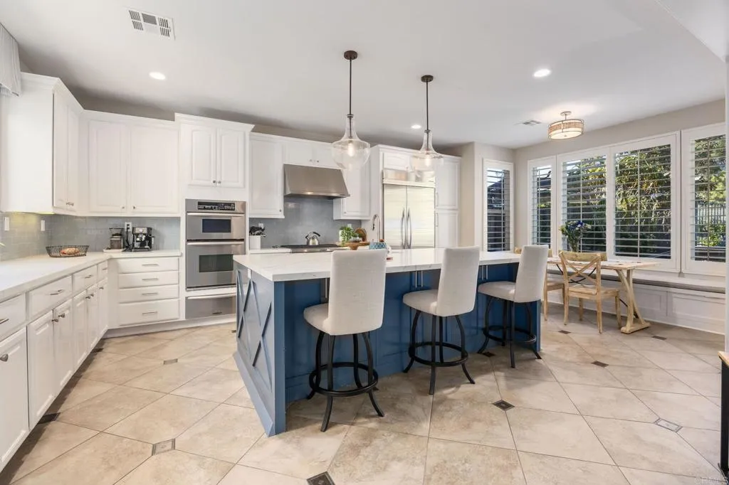 https://cdn.realtyfeed.com/cdn/127/306605682/9c9bd3a01f9ee7361b7b3531d7681af7.webp