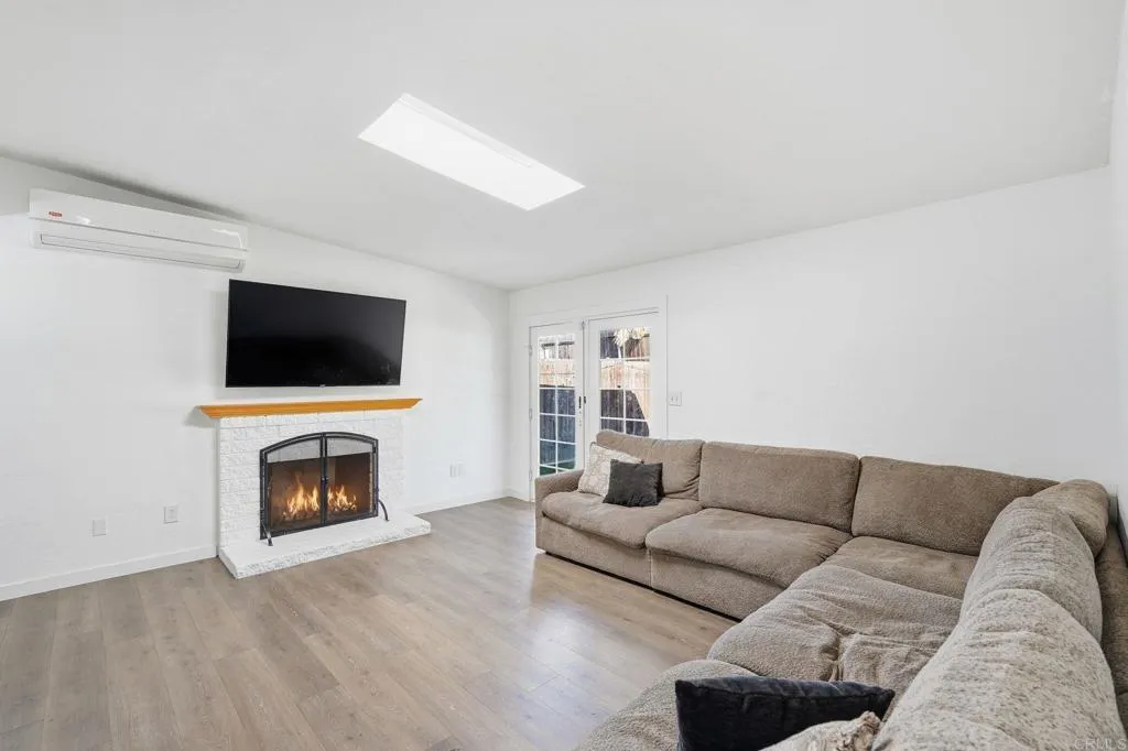 https://cdn.realtyfeed.com/cdn/127/306605910/0e84654665c2b7568ead576c857e6d18.webp