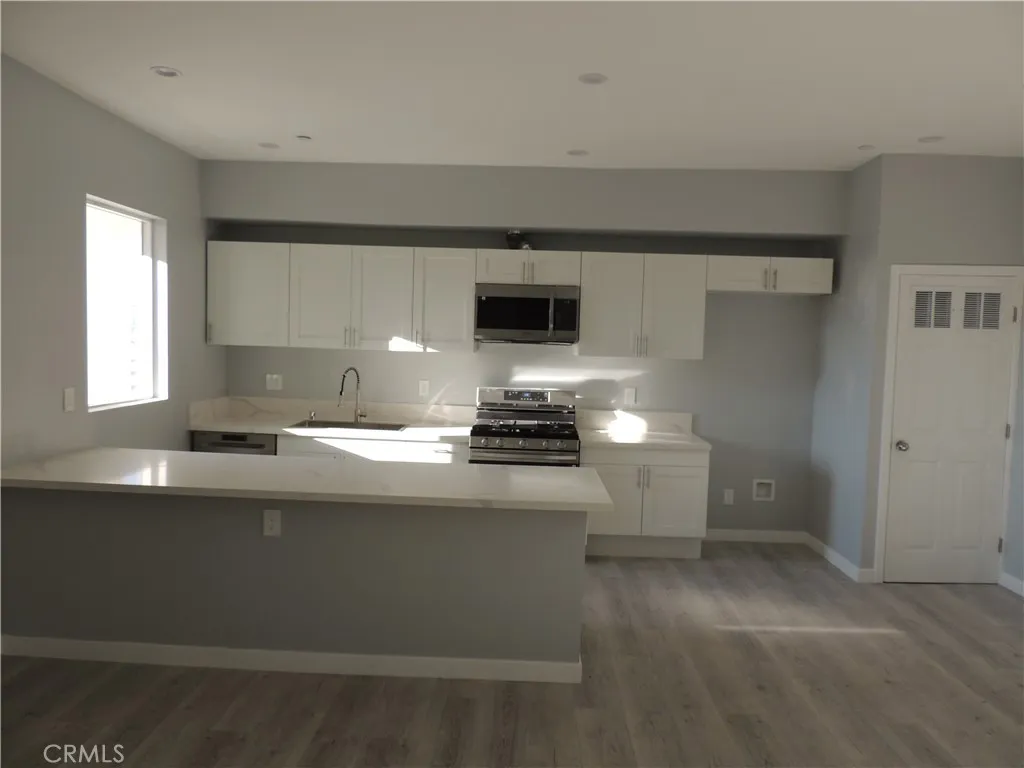 22735 Del Valle Street Unit 7, Woodland Hills, CA 91364 - Photo 5 of 16, Woodland Hills, CA