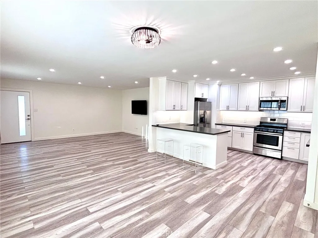 300 Maryland Street Unit 1, El Segundo, CA 90245 - Photo 4 of 22, El Segundo, CA
