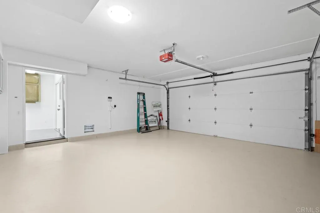 https://cdn.realtyfeed.com/cdn/127/306606215/295ba55ee7df94e4566e73cb4edbf3ef.webp