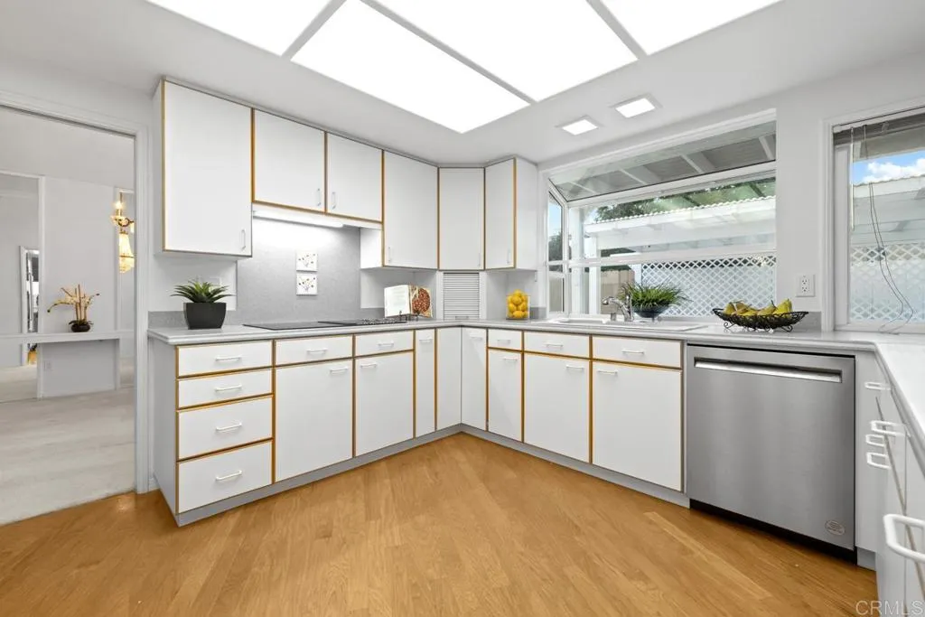 https://cdn.realtyfeed.com/cdn/127/306606215/39f41748205735af040a0e5a1434b296.webp
