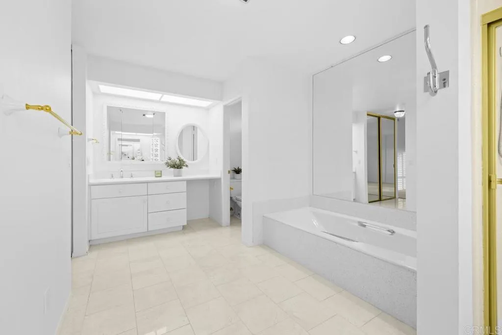 https://cdn.realtyfeed.com/cdn/127/306606215/c24d714b3f7fab2a3c9e2a895ec87c50.webp