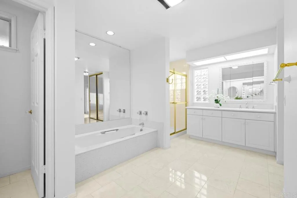 https://cdn.realtyfeed.com/cdn/127/306606215/f3001ac37b65254dda9c7af059dfd2a6.webp