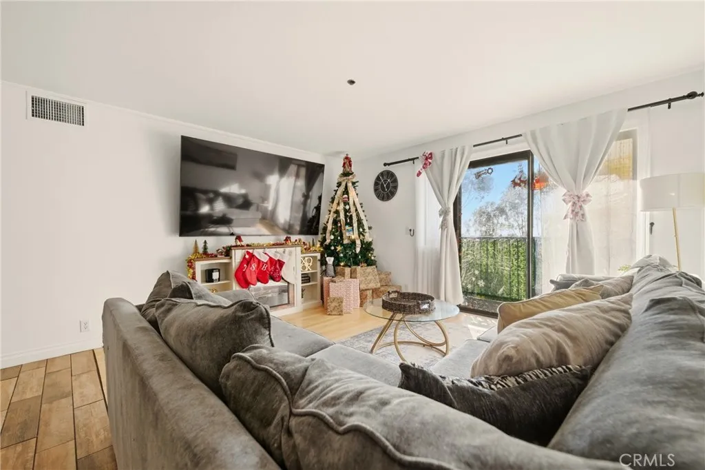 Photo #16: IG25278162 Listing: Photo #16