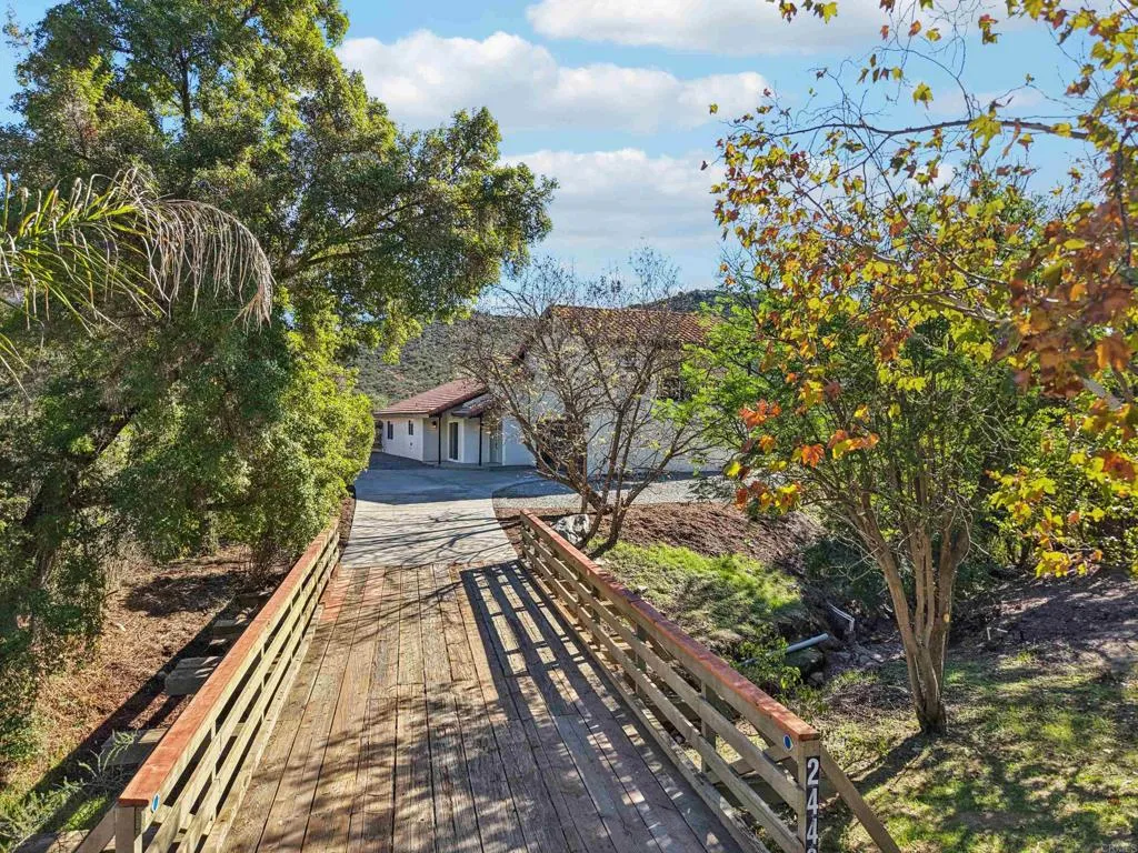 https://cdn.realtyfeed.com/cdn/127/306606323/160c64928376440a92b763adaa60ef0d.webp