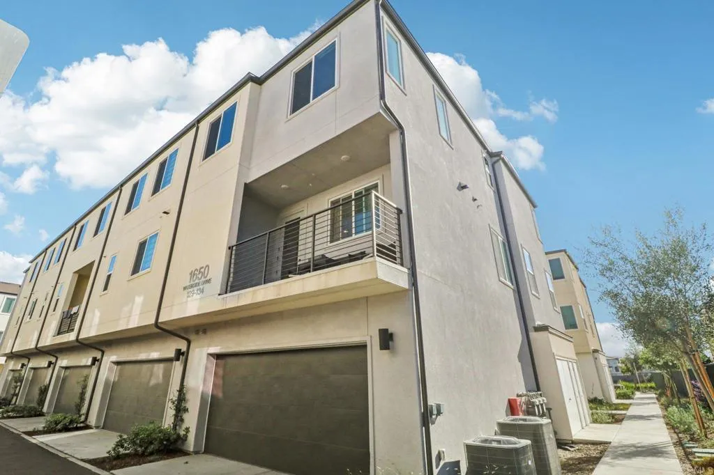 https://cdn.realtyfeed.com/cdn/127/306606354/5b857b7a9e8cb36a37faba92f0f96161.webp