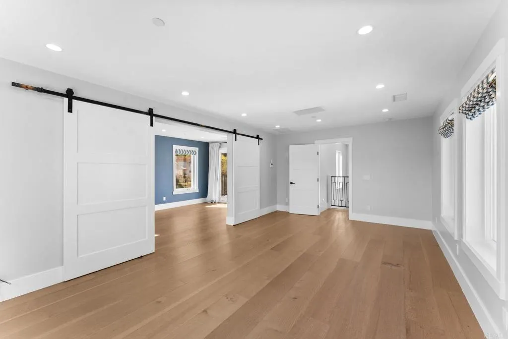 https://cdn.realtyfeed.com/cdn/127/306606426/60a813de01976b3f246533590f0420a3.webp
