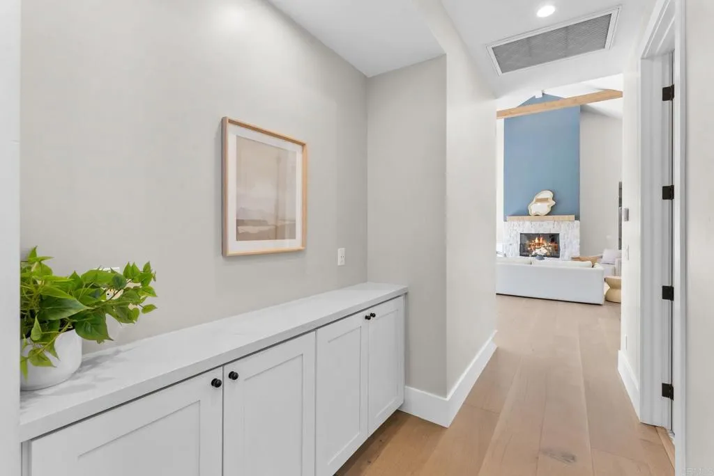 https://cdn.realtyfeed.com/cdn/127/306606426/a1e0bd922dae991416f75b2c6e36fe02.webp