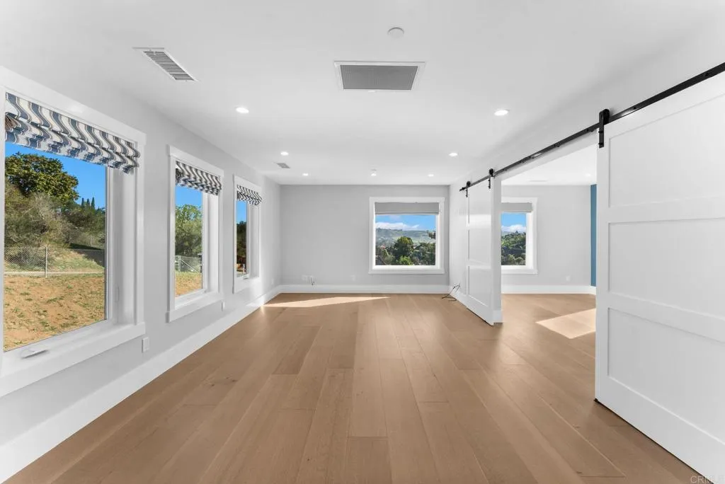 https://cdn.realtyfeed.com/cdn/127/306606426/ba9b85f7373b20b38861a13832745ba7.webp