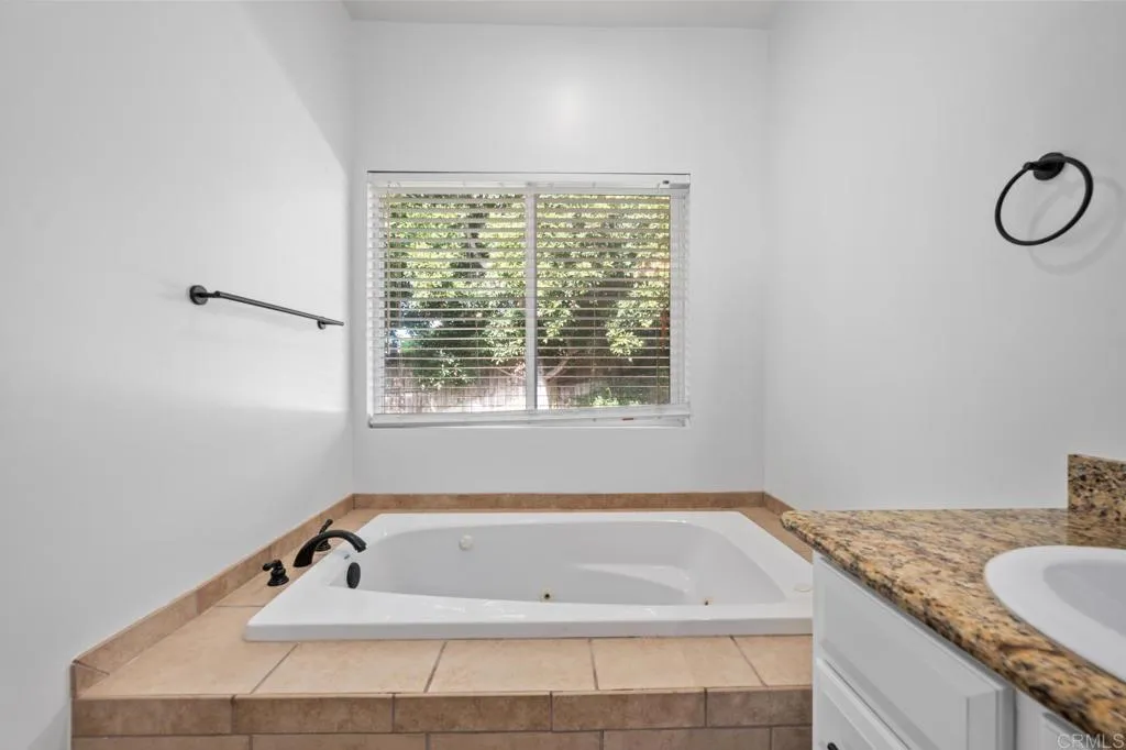https://cdn.realtyfeed.com/cdn/127/306606517/f9b231a887eb0d8eb0b7abad0d959705.webp