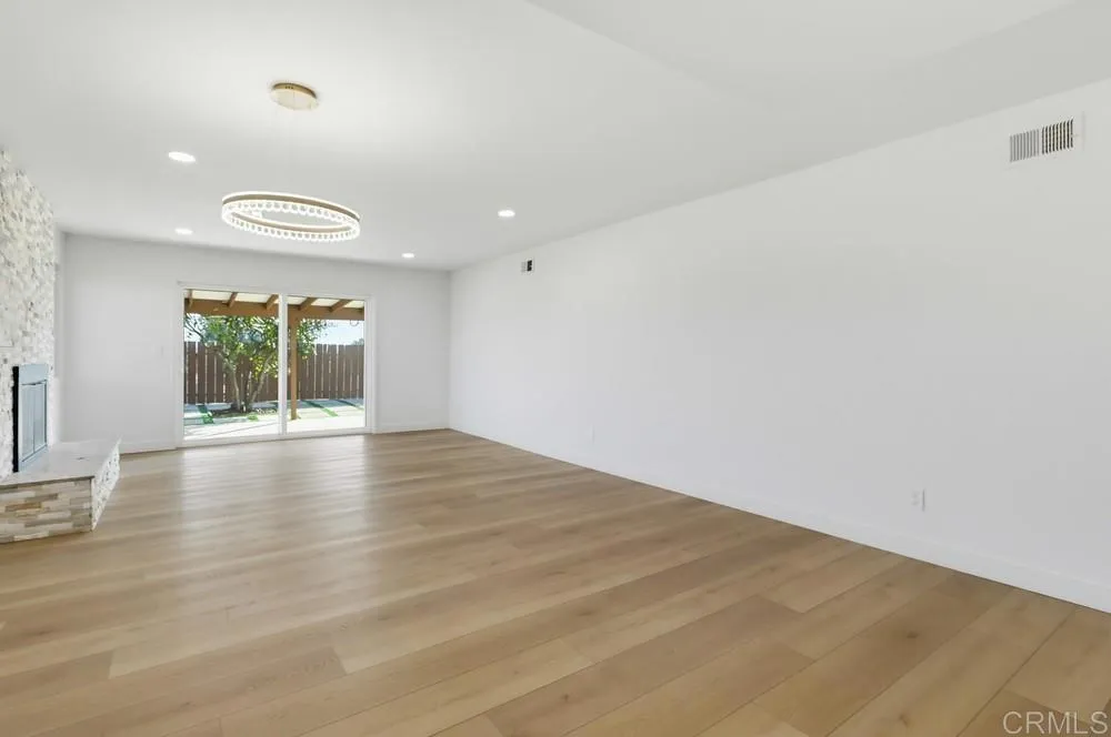 https://cdn.realtyfeed.com/cdn/127/306606578/64789a12de5cab9f08941ad72b11ae67.webp
