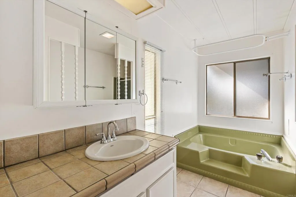https://cdn.realtyfeed.com/cdn/127/306606602/123be64594c7fc03f13504422431e508.webp